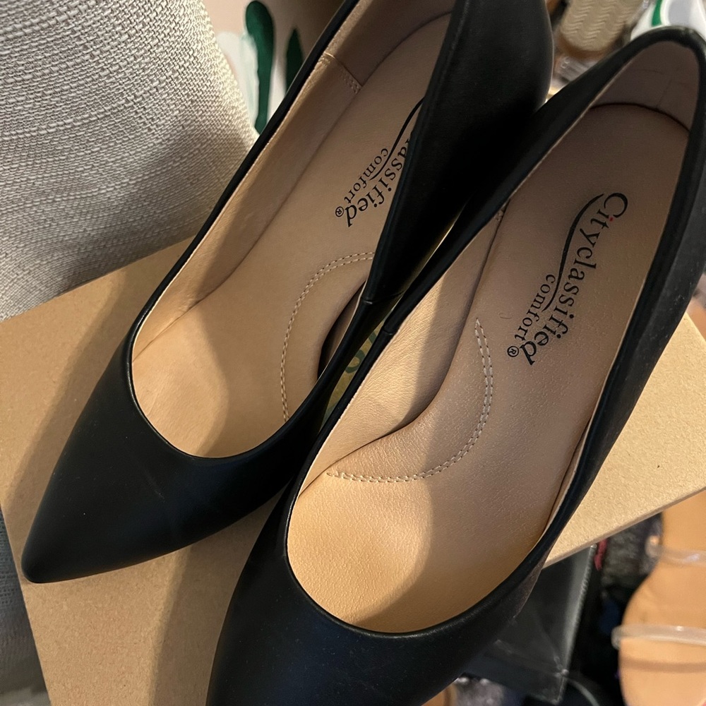 Size 9 Black Pump